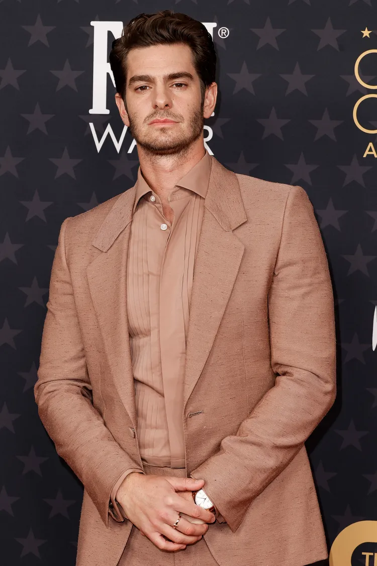 行事作風低調的加菲爾，在今年一連舉辦的多場大型頒獎典禮中，都選戴歐米茄的錶款。品牌提供