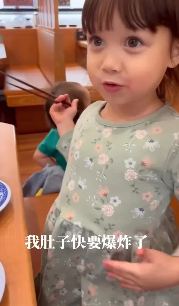 小孩吃不完都要大人幫忙解決剩食，小孩沒胖，胖了爸媽。IG@theonuarice 提供