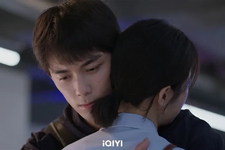 吳磊送上擁抱安慰周雨彤。愛奇藝國際站提供