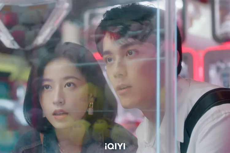 吳磊（右）和周雨彤開啟浪漫約會。愛奇藝國際站提供