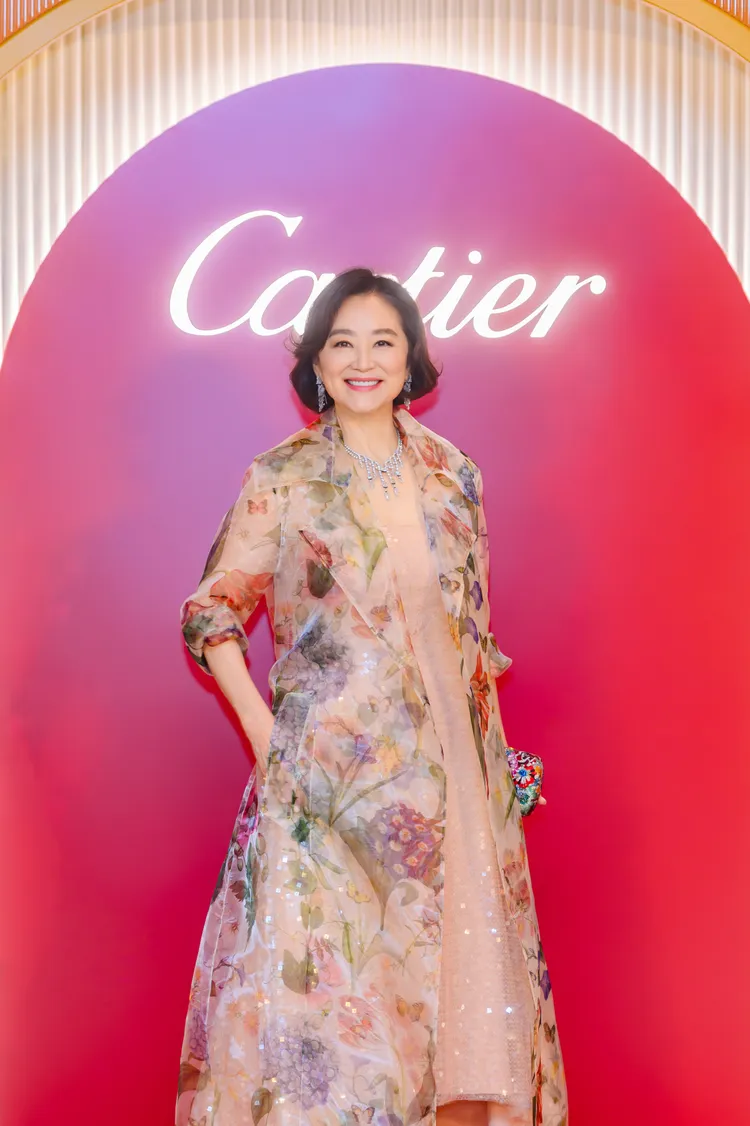 林青霞以一襲春意盎然的粉嫩禮服，現身香港卡地亞Beautés du Monde頂級珠寶發布晚宴。品牌提供