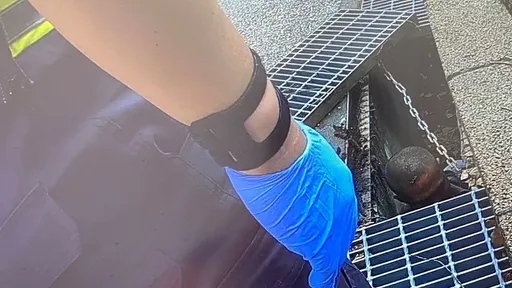 新北怪男闖國小躲水溝吃淤泥 學校發豬腳麵線幫學生壓驚