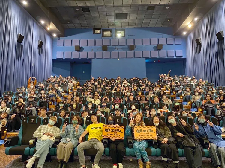 監製林昱伶率薛仕凌、曾珮瑜出席映後座談。圖／翻攝大慕影藝、華映娛樂提供