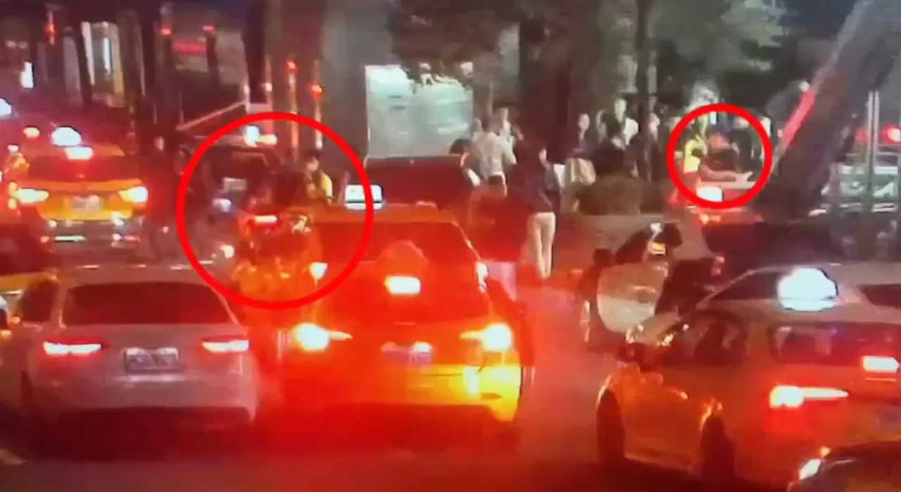 黃女因不勝酒力，拿酒瓶砸向停在路邊的保時捷轎車。翻攝畫面