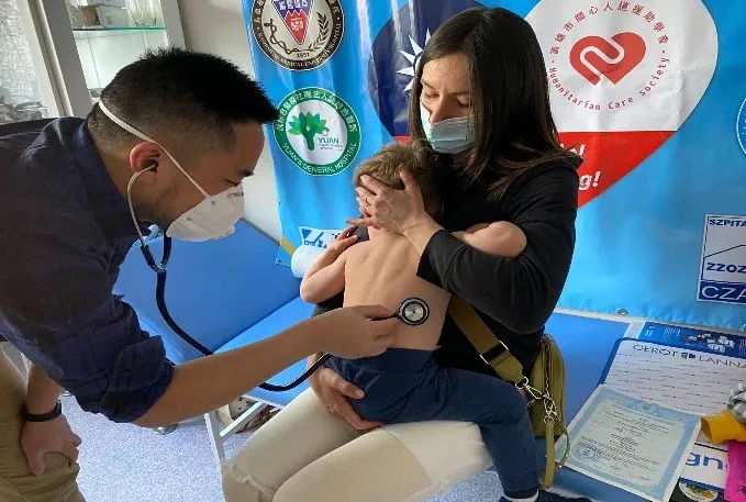 2022年5月台灣ICS募集了5萬歐元轉請波蘭ICS就近購買禦寒衣物與生活必需品，並提供必要的醫療服務，合力幫助烏克蘭人。高醫提供