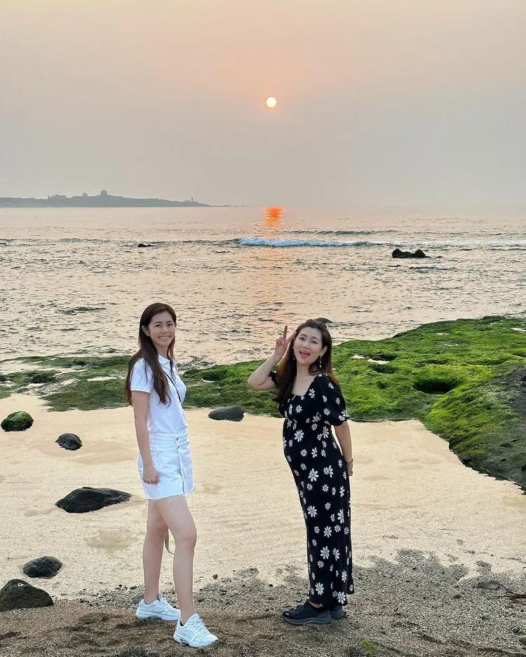 姊妹倆都期待小腰果出生。翻攝Selina IG