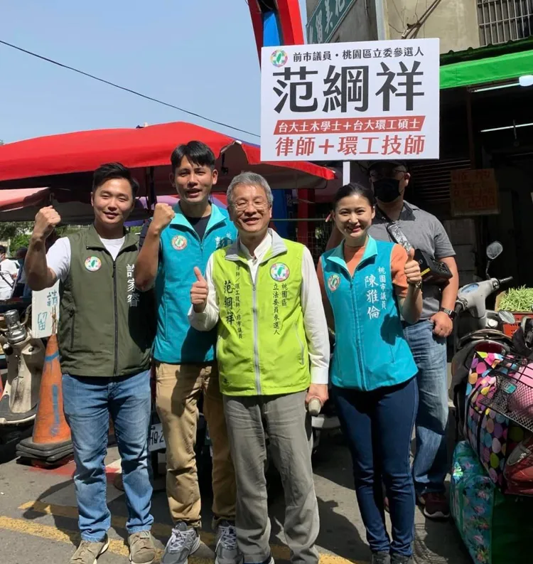 范綱祥在黨籍市議員陪同拜票。翻攝范綱祥臉書