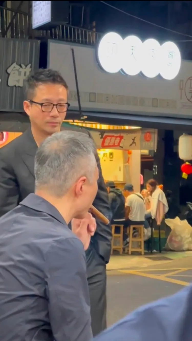 汪小菲在台北東區麵店現身。讀者提供