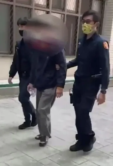 警方將林男帶回警局。樹林警分局提供
