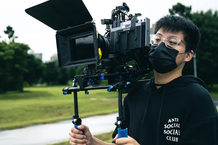 袁義接不少側拍工作。翻攝袁義臉書