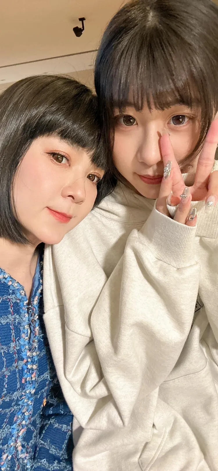 陸元琪（左）和女兒袁融像翻版。翻攝陸元琪臉書