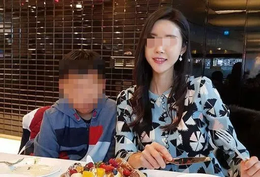 人妻「鮑鮑」換入學!嘿咻校長讓兒進校 鹹濕對話讚:光滑細膩