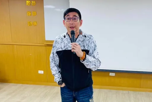 宋少卿17年婚姻又亮紅燈了 帶短髮熟女深夜回家煲愛