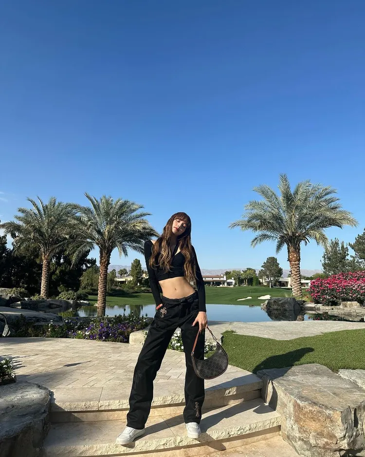 Lisa在日前美國行期間，一連曬出包括Ava手袋、Folco後背包等多款CELINE單品。翻攝lalalalisa_m IG