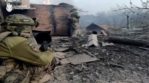 科技怪咖改裝無人機投手榴彈 助烏軍守住巴赫穆特