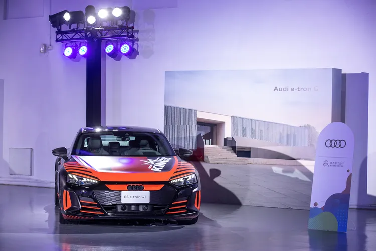 現場同時展示台灣福斯集團旗下四品牌車款，包含Audi RS e-tron GT(圖)、Volkswagen Golf Variant R、ŠKODA Kodiaq和福斯商旅Caddy Maxi 「VanLife Box 好野露營組」。原廠提供