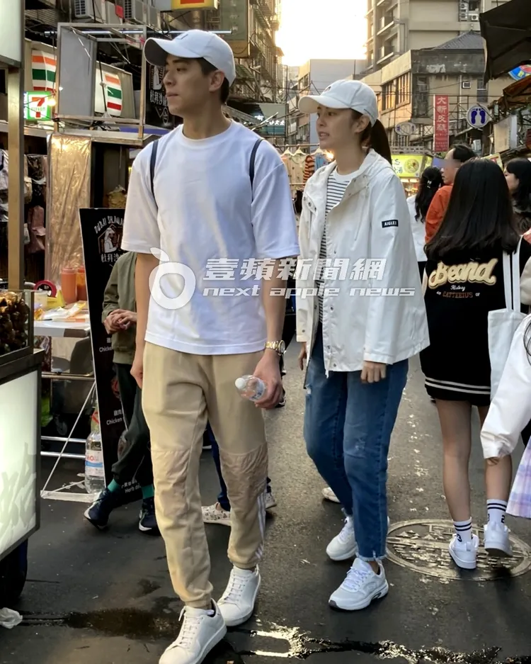 任容萱（右）小腹平坦，沒有懷孕跡象。特勤中心攝