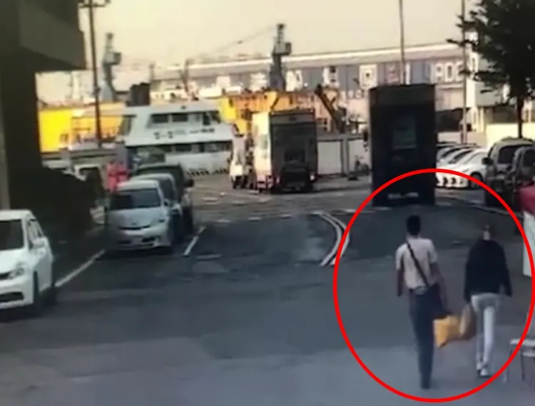 槍手與接應他的人前往高雄搭船出海。翻攝畫面