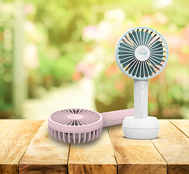 前200組訂房入住房客即贈DIKE勁涼暢快手持兩用風扇。業者提供