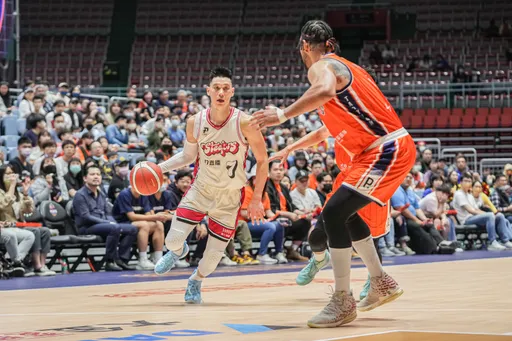 季後賽不是夢！林書豪連5場助攻上雙再演勝利方程式　率鋼鐵人奪5連勝