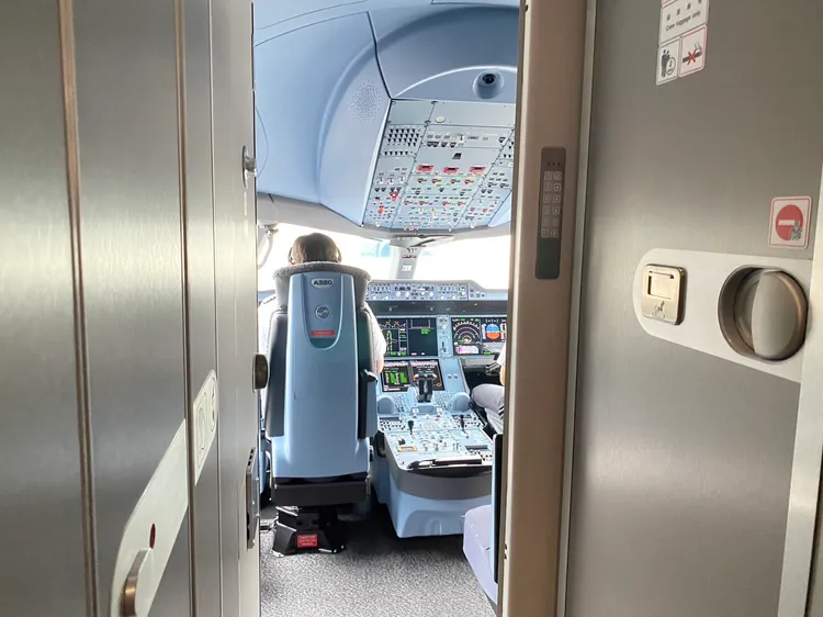 張國煒親開首航洛杉磯。陳怡文攝