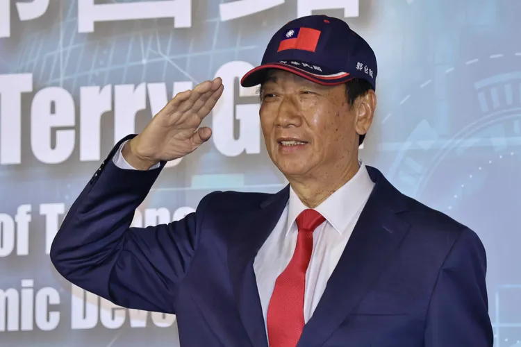 郭台銘6日提早返台，宣布爭取2024國民黨徵召參選總統。資料照片，施昂強攝