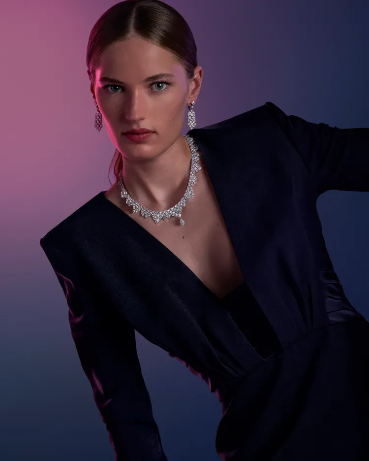 Shimmering Savor 18K白金鑽石可轉換式項鍊，1550萬元。品牌提供