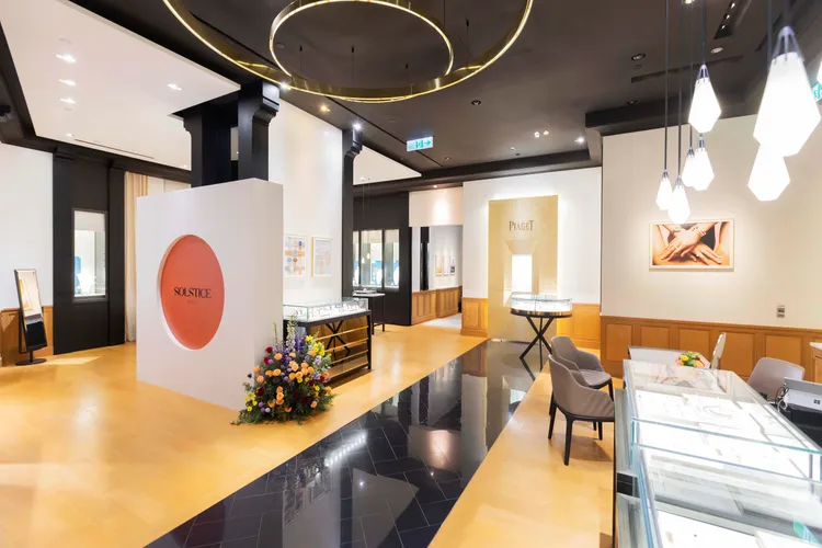 伯爵今於台北101專賣店中，舉辦「SOLSTICE」頂級珠寶暨腕錶鑑賞會，薈萃最新系列下總價約4億元的30件作品。品牌提供