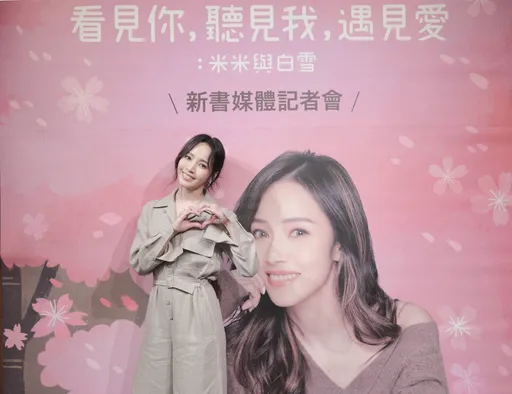 侯佩岑談外婆離世淚崩　兒子怕她上天堂情難捨