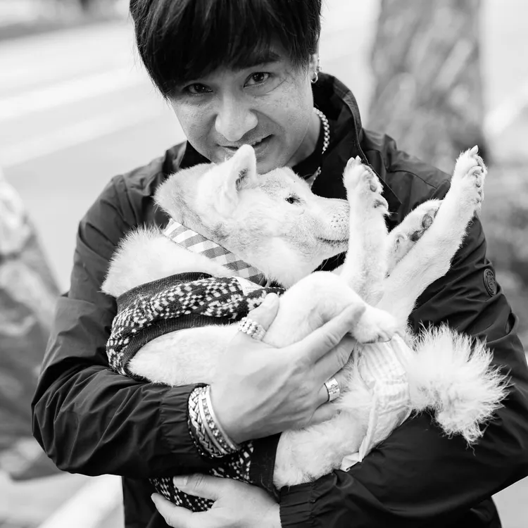 尤秋興分享跟愛犬的合照。翻攝尤秋興臉書