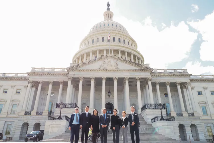 柯文哲所率訪團合影。民眾黨提供