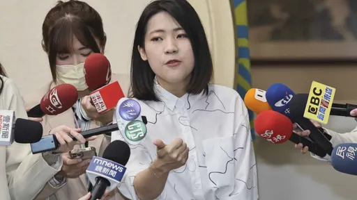 周玉蔻臉文嘲「太難看」　徐巧芯兩度回頭飆罵「關你屁事」