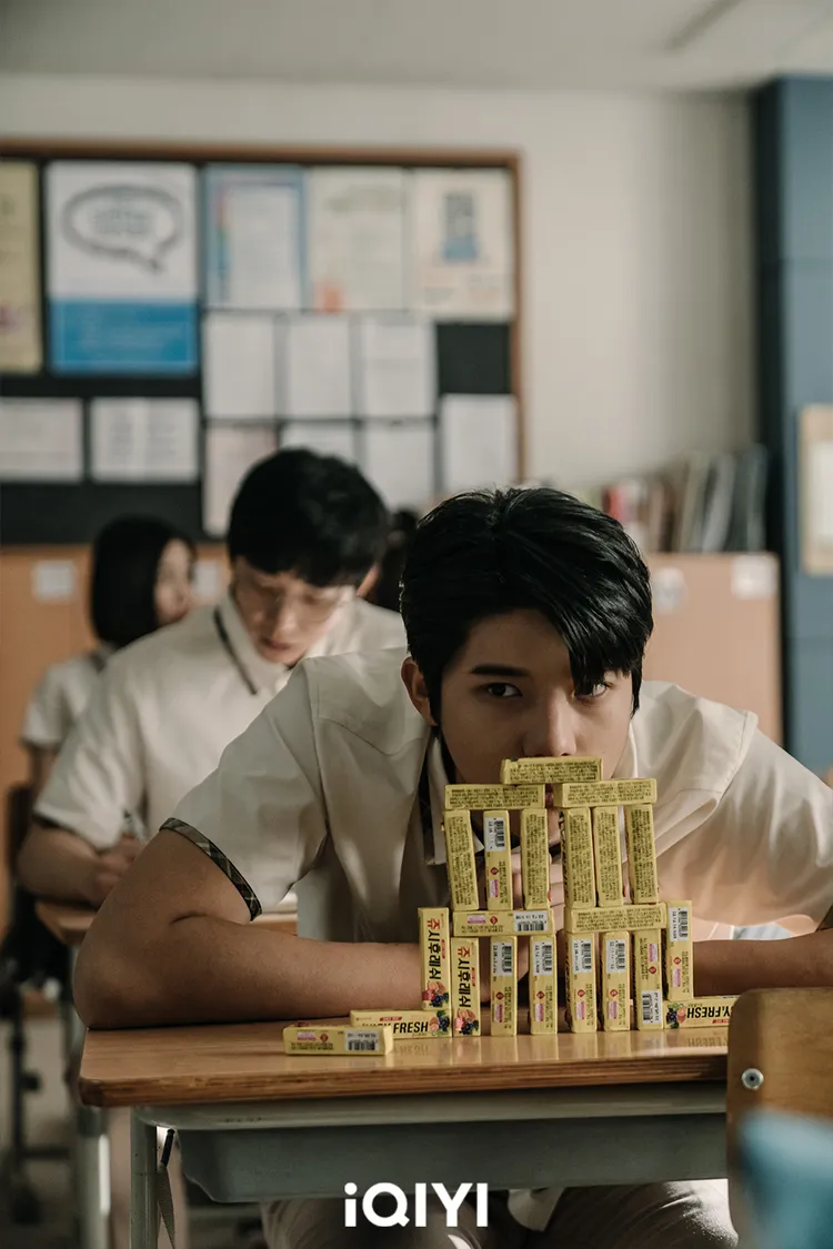 《放學後戰爭活動》帥氣王世子文相敏變愛放屁高中生。愛奇藝國際站