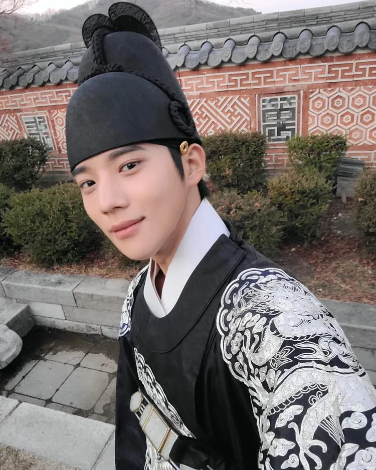 文相敏因在《王后傘下》飾演「成枏大君」一角，大受歡迎。翻攝文相敏IG