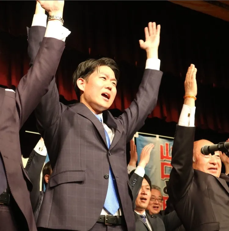 岸信千世23日當選眾議員。他是前防衛大臣岸信夫的長子，亦是安倍晉三的姪子。翻攝IG/nobuchiyo_kishi