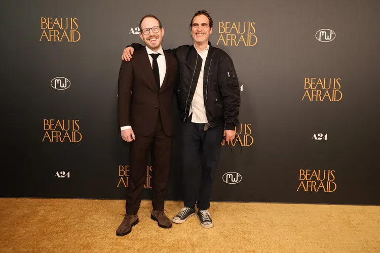 瓦昆（右）與導演亞瑞艾斯特。台北双喜提供