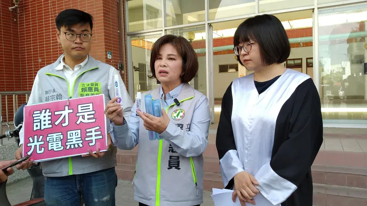 賴惠員指控郭貞慧夫妻與光電業者關係匪淺。王志弘攝