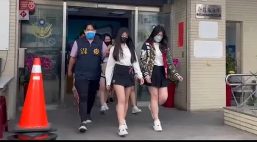 複合主題餐廳有詭!長髮美腿短裙辣妹吸睛 高雄警破德州撲克賭場