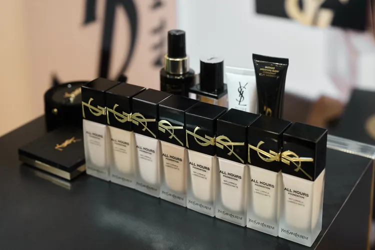 YSL恆久完美無瑕持妝粉底共有11色選，各2700元。品牌提供