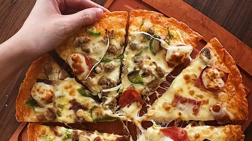 點達美樂等1.5小時要取消了 叮噹!開門驚見「警察送披薩到府」