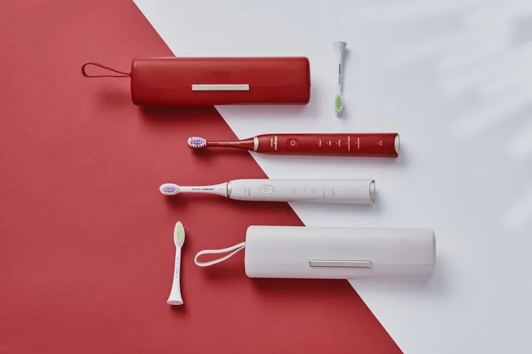 「發掘魅力的秘密武器！」飛利浦Sonicare多效小亮刷展現忠於自我的時尚態度。業者提供