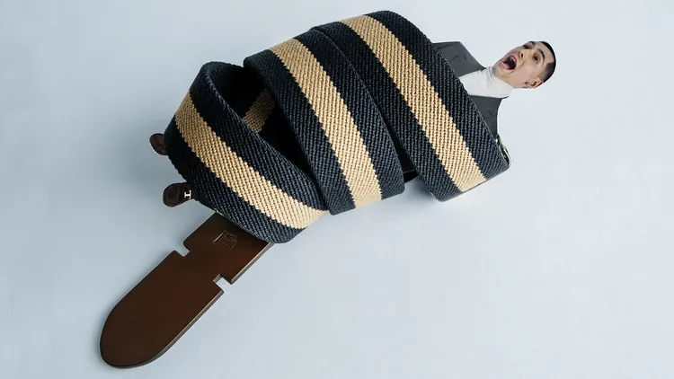 製造TOD’S經典單品過程中必不可少的針線、軟尺等工具，皆成了影像中乘載工藝厚度的主題。品牌提供