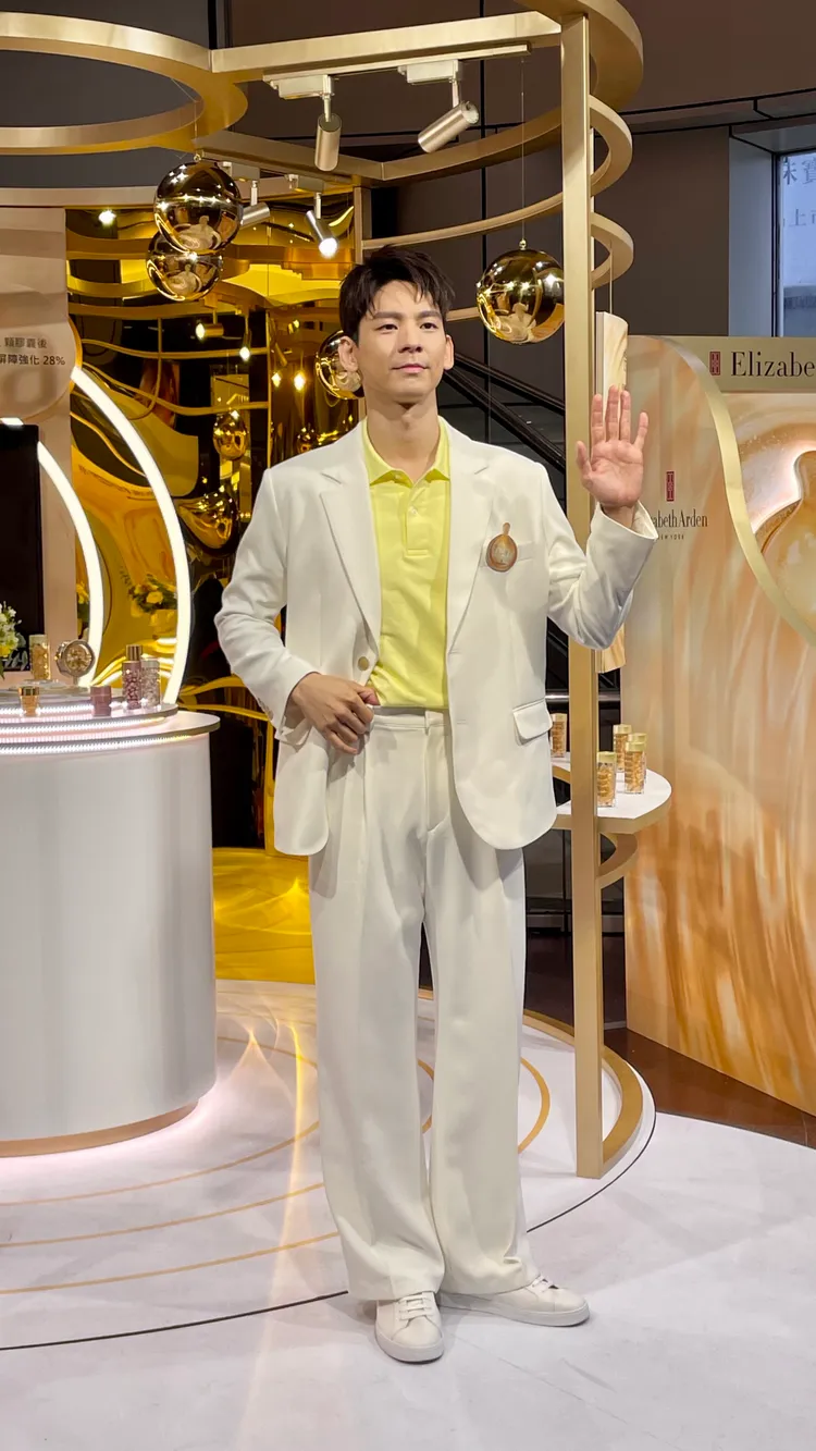 林柏宏因電影《關於我和鬼變成家人的那件事》爆紅，今擔任一日店長吸引了許多「林太太」到場。張家玲攝