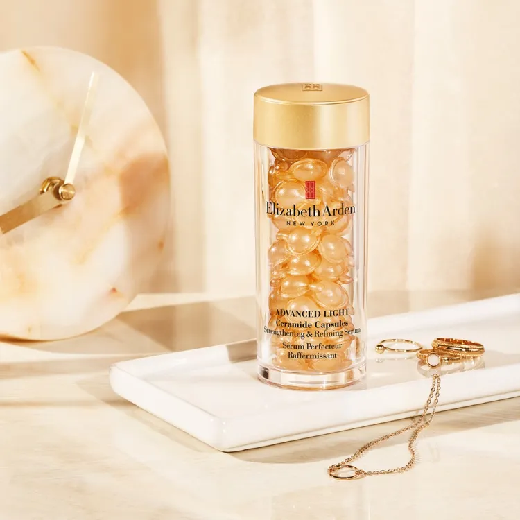 Elizabeth Arden超進化輕感黃金膠囊，30顆／1900元、60顆／3650元。品牌提供