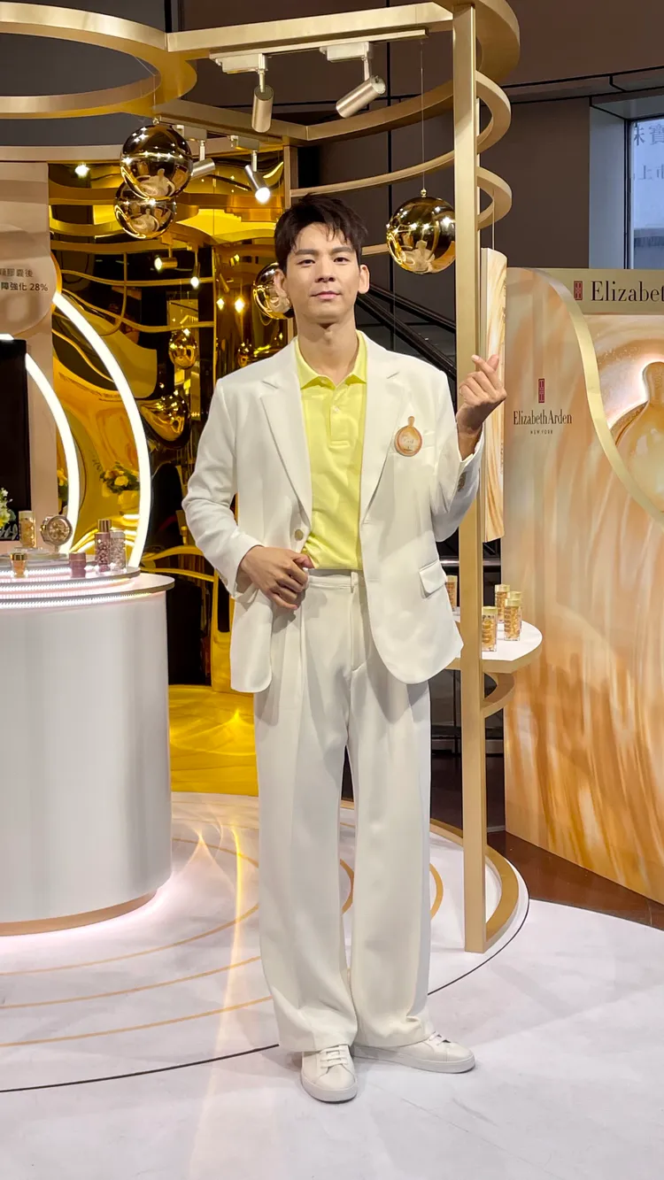 林柏宏稱Elizabeth Arden的膠囊保養，是他搭飛機時的必備。張家玲攝