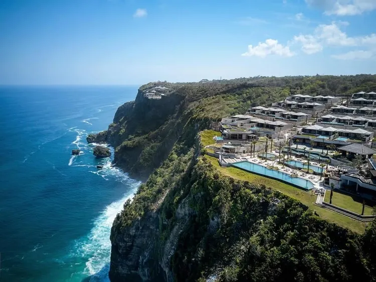 他們入住的峇里島烏魯瓦圖六善酒店。