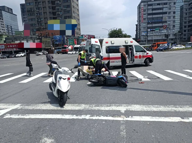 警消至現場搶救傷者。翻攝畫面