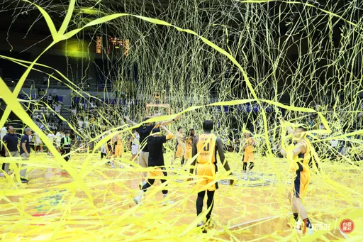 黃色彩帶拋在籃球場！中信特攻主場13連勝　提前拿下T1例行賽第1