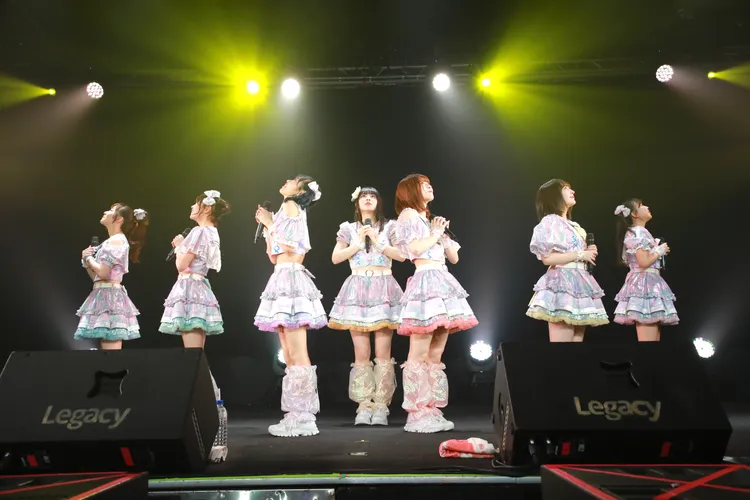 FRUITS ZIPPER覺得台灣很熱，想暢飲啤酒。ATC TAIWAN提供