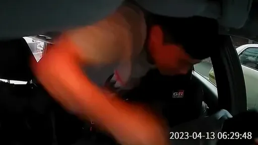 网热议「乘客海扁Uber司机」影片疯传　连环拳后夺手机！他哀号不收钱也没用